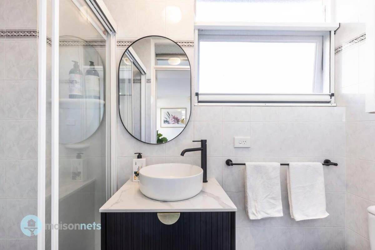 Studio Apt With Parking Balcony & Water Views Сидней Экстерьер фото